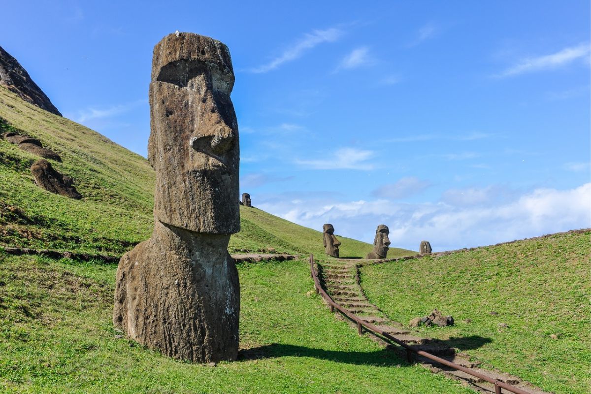 Patung Moai di Pulau Paskah dan Fakta Mengerikan-nya